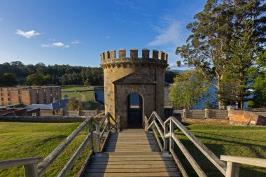 Muhafız Kulesi Tasmania, Avustralya Port Arthur tarihi sitesindeki yerleşim tepede bir harabe olarak 