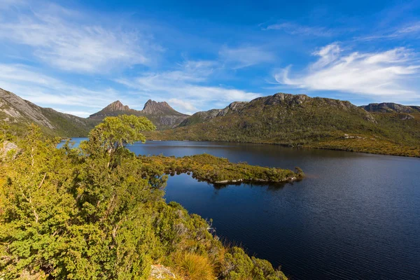 Ranges and peak of Cradle Mountain at Lake St Clair National Park, Tasmania — Stock Photo, Image