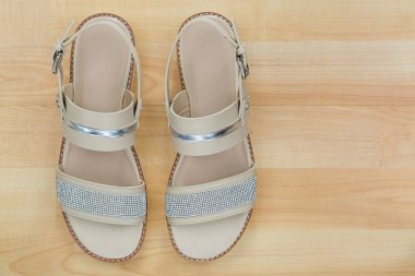 Bej ışıltı köpüklü kayışlar bayanlar için tepesinde gibi güzel elmas ile klasik düz sandalet