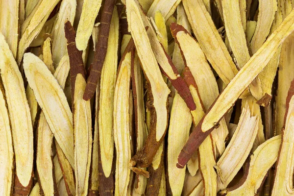 Thinly sliced licorice root (Liquorice) used as herbal medicine — Stock Photo, Image