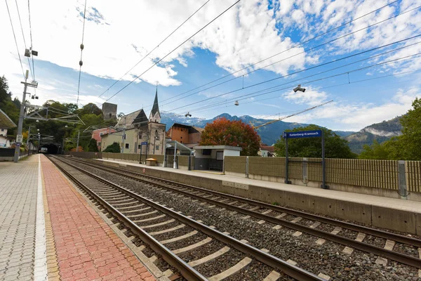 Trilhas de trem em Rattenberg - Estação de trem Kramsach em Rattenberg, Áustria — Fotografia de Stock