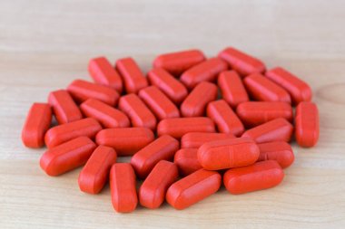 Anti stres formül Multi vitamin ve mineral tabletleri kaplı kırmızı film 