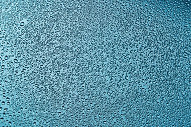 Damla su mavi şeffaflık camına