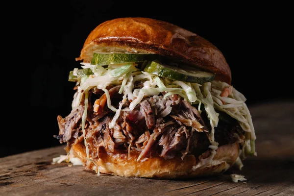 BBQ Pulled Pork Sandwich with bleu cheese slaw and dill pickles — Stock Photo, Image