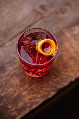 Fıçı eskimiş kahve kokteyli. 