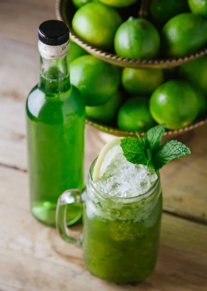 Nane ve limonata tazeleniyor.