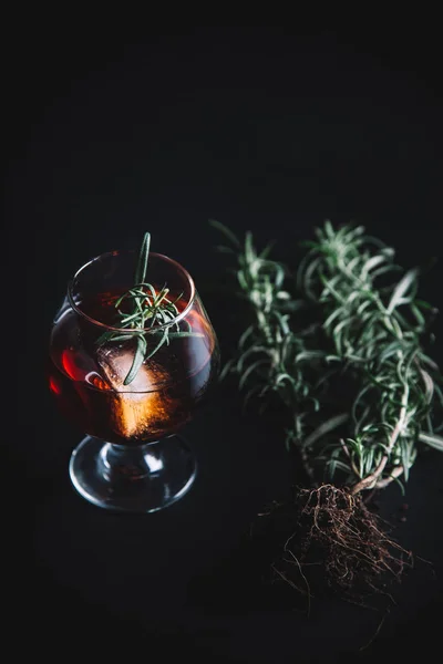 Alcoholic cocktail on dark moody background — ストック写真