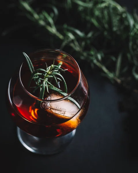 Alcoholic cocktail on dark moody background — Stock Photo, Image