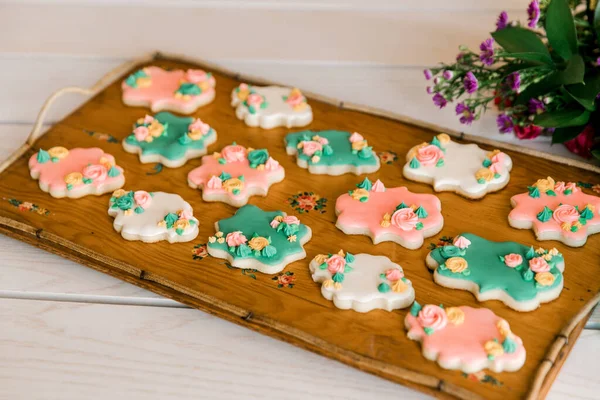 Green Pink White Colored Vanilla Cookies Wooden Tray Light Background — Stock Photo, Image