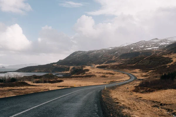 冰岛的山路 — 图库照片