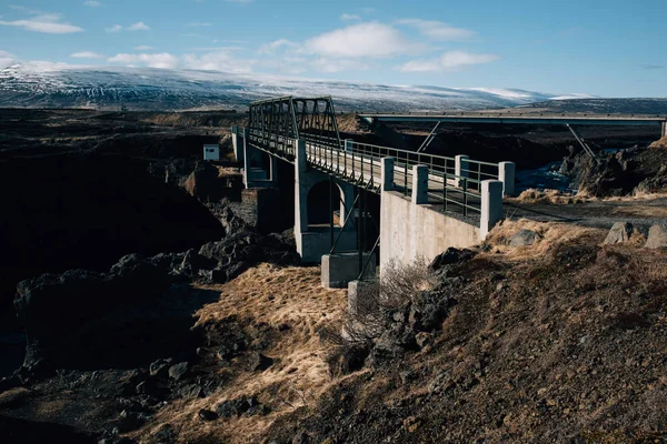 Puente Sobre Río Con Rocas Alrededor Cascada Godafoss Islandia —  Fotos de Stock