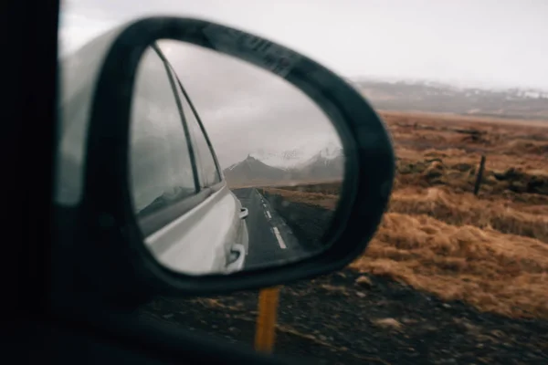 Reflektion Berg Spegeln Rörlig Bil — Stockfoto