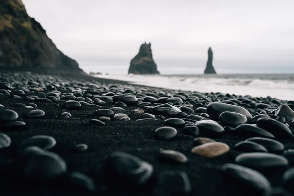 Πέτρες Μια Μαύρη Παραλία Στην Icelan — Φωτογραφία Αρχείου