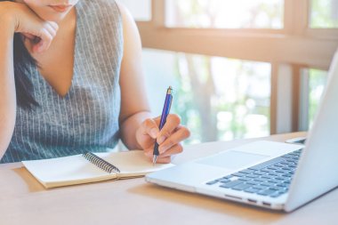 El üstünde not etmek Office kalemle yazma.