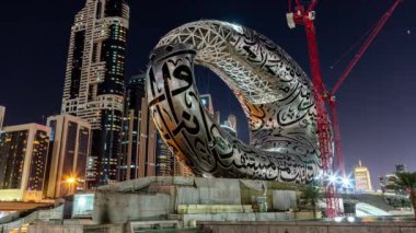 Gece aydınlanmasında Geleceğin Müzesi 'nin son sürati