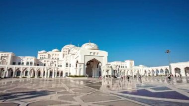 Güneşli bir günde Abu Dabi 'de başkanlık sarayı Qasr al-Watan