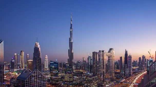 Blick auf die Skyline des Burj Khalifa Dubai Downtown bei Sonnenuntergang — Stockvideo