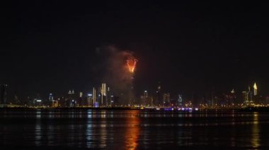 Dubai Creek Limanı 'ndan Burj Halife' nin Yeni Yıl Havai Fişekleri Zaman Çizelgesi.