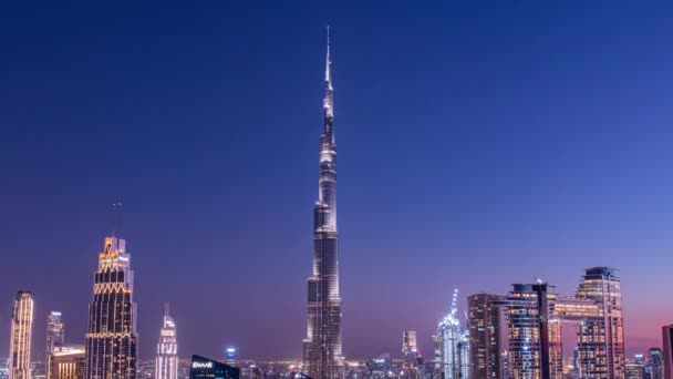 Utsikt över Burj Khalifa Dubai Downtown skyline översikt vid solnedgången — Stockvideo