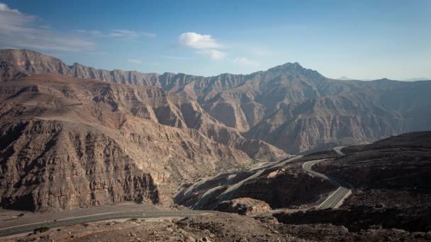 Jebel Jais Montanha paisagem movendo nuvens em Ras al Khaimah, Emirados Árabes Unidos — Vídeo de Stock