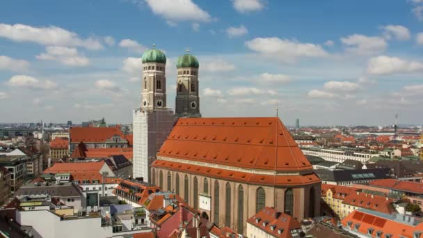 Zeitraffer mit schönem Blick auf die Stadt München und die Frauenkirche bei Tag. München — Stockvideo