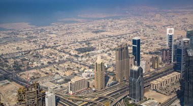 Şehir ışıkları ile Dubai şehir merkezinde gün sahne