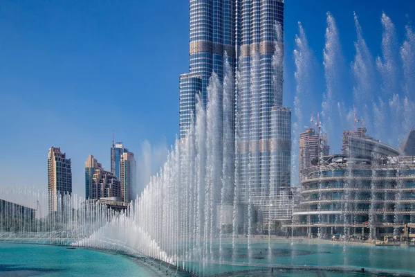 La Fuente de Dubai, la fuente coreografiada más grande del mundo Fotos De Stock Sin Royalties Gratis