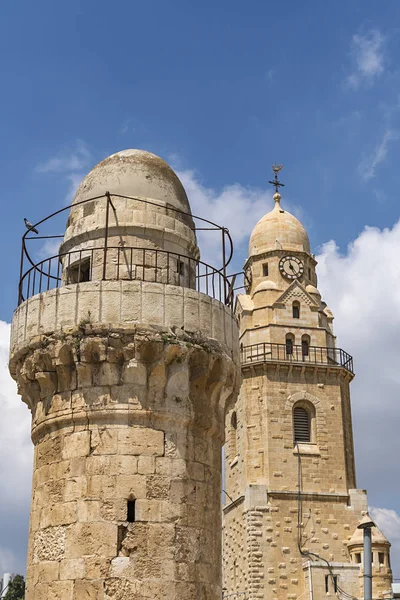 O alto minarete da Mesquita Otomana, Jerusalém, Israel — Fotografia de Stock