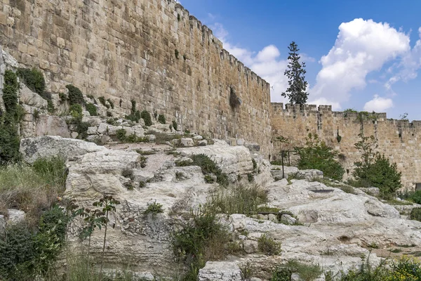 De middeleeuwse muren van de vesting van Jeruzalem — Stockfoto