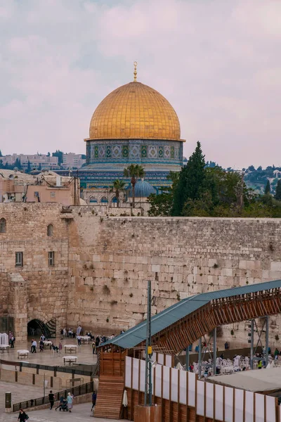 Muro Oeste em Jerusalém com vista para a Cúpula da Rocha — Fotografia de Stock