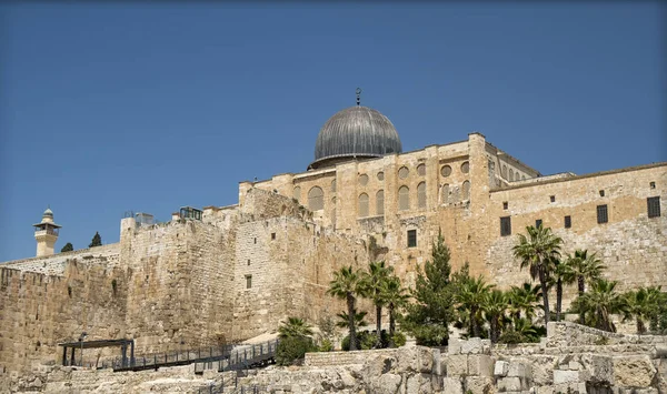 De middeleeuwse muren van de vesting van Jeruzalem — Stockfoto