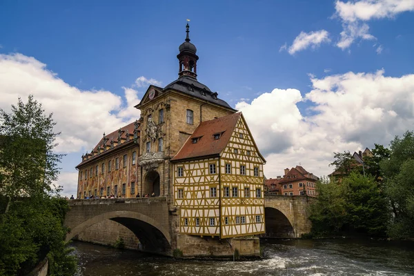 Landmark Bamberg w górnej części mostu i Ratusz Staromiejski Ratusz, Ger — Zdjęcie stockowe