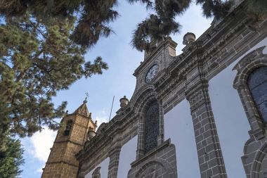 Basilica de Nuestra Senora del Pino i