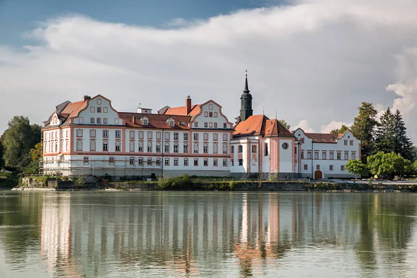 纽豪斯修道院在河客栈, 巴伐利亚 — 图库照片