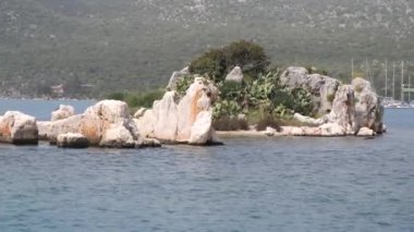 Denize, Kekova Adası Antik kentin kalıntıları yakın