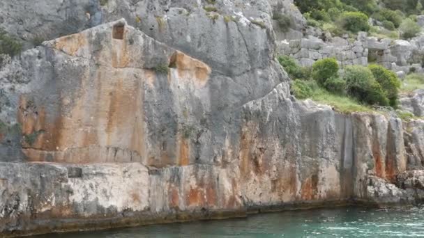 Meer, in der Nähe der Ruinen der antiken Stadt auf der Insel Kekova — Stockvideo