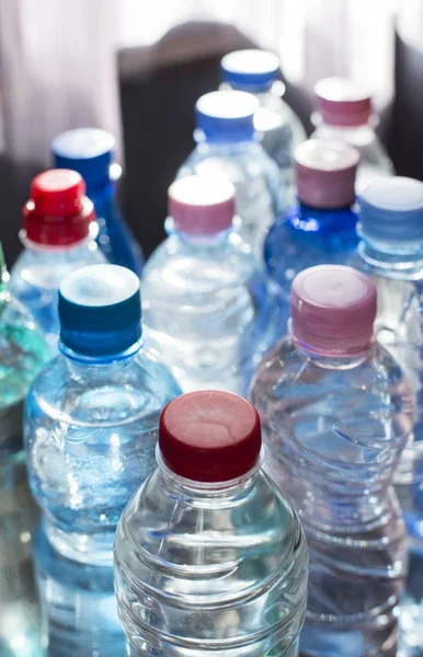 Butelki z woda mineralna — Zdjęcie stockowe