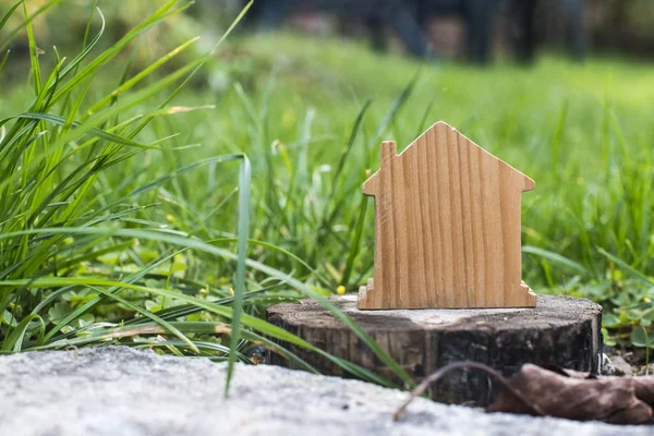 Small wooden house in garden grass — Stock Photo, Image