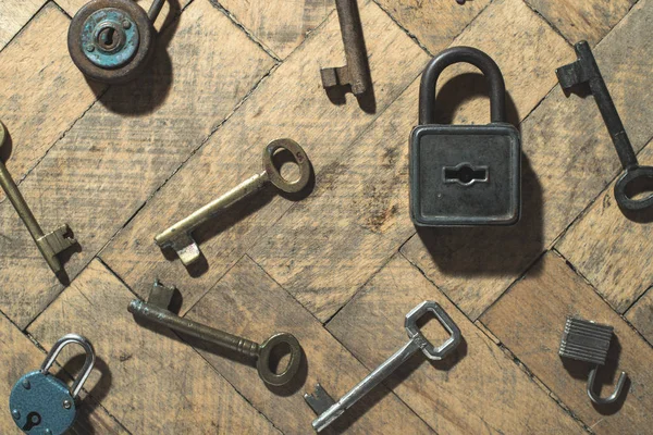 Old padlocks and keys — Stock Photo, Image