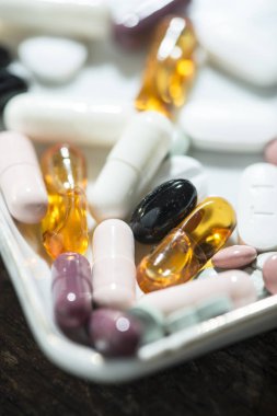 Çok hap var ki masada kase