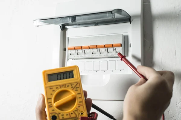 Elektrische paneel met zekeringen in huis — Stockfoto