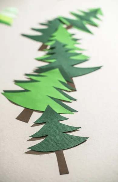 Різдвяні ялинки з паперу — стокове фото
