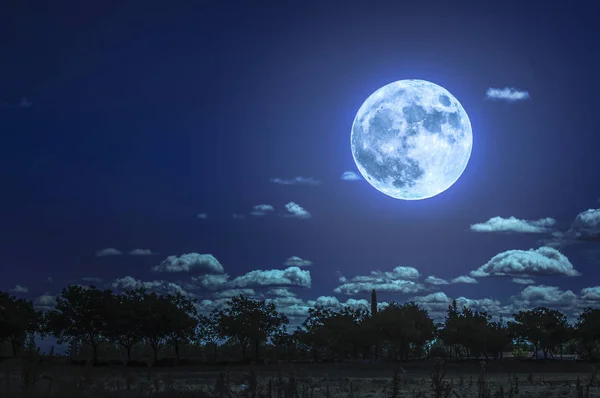 Cloudy sky and moon in the night — Stock Photo, Image