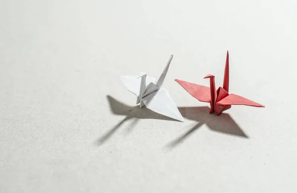 Γερανοί origami σε χαρτί — Φωτογραφία Αρχείου