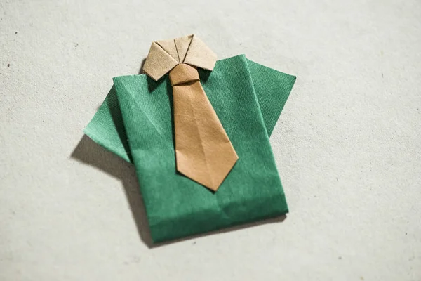 Camisa Origami Sobre Papel Sobre Fondo — Foto de Stock