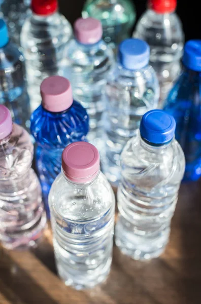 Botellas con agua mineral —  Fotos de Stock