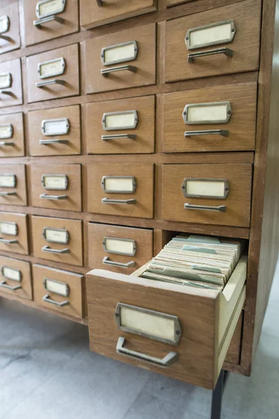 Stare drewniane szuflady w archiwum — Zdjęcie stockowe