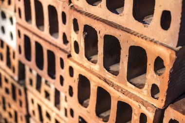 Yığılmış tuğla arka plan. Arka plan üzerinde güneş ışığı