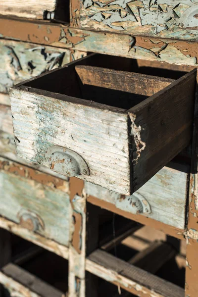 Almacenamiento Madera Vieja Agrietada —  Fotos de Stock