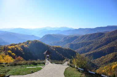 Sonbahar dağlarda